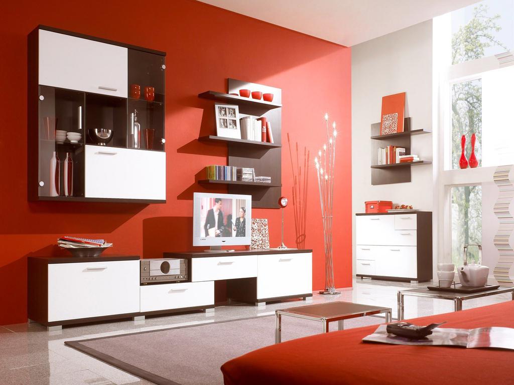 квартира с мебелью в красном цвете